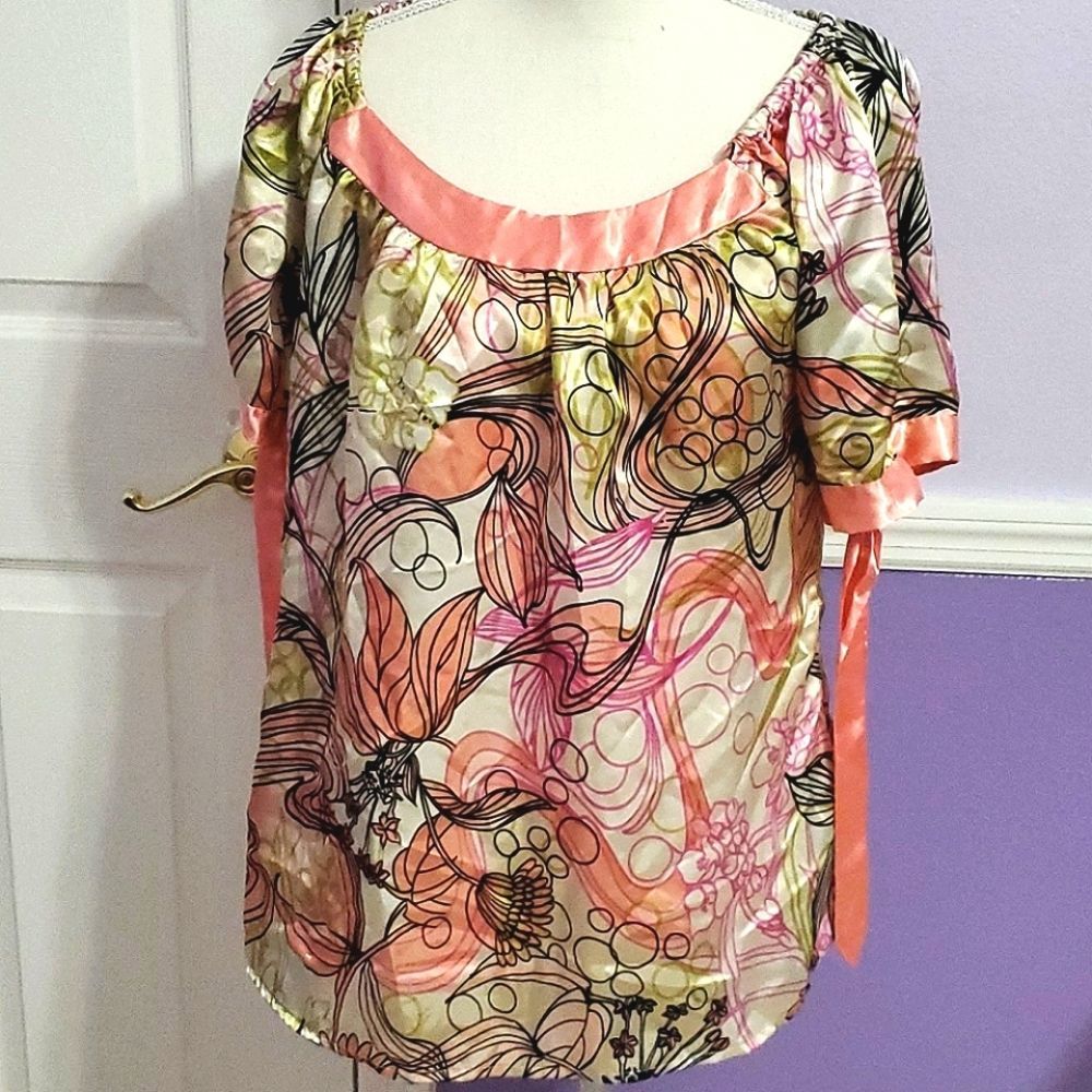 Allison Morgan Cream & Salmon Floral Satin Scoop Neck Top L